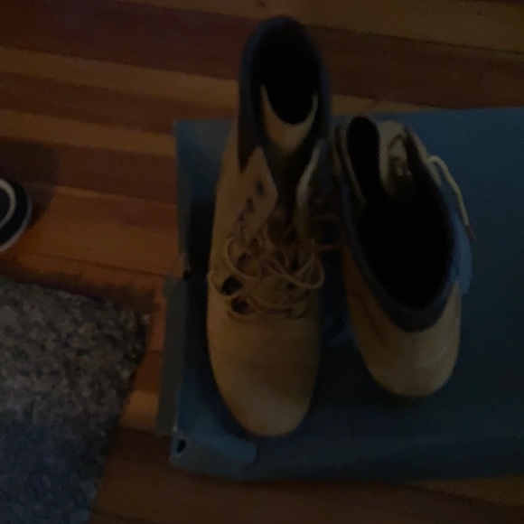 Timberlands - Picture 1 of 7